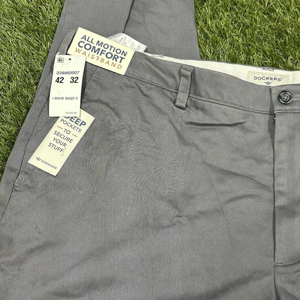 NEW Men's Dockers Signature Khaki‎ Slim Fit w Stretch Comfort Waist Gray 42x32